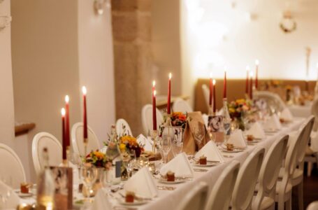 eingedeckter Tisch im Restaurant von hôtel schloss romrod