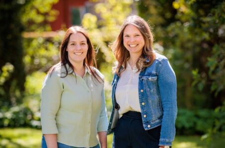Annina und Anna Maria im Schlosspark